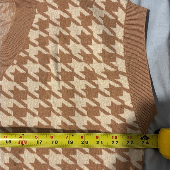 ⭐️NEW⭐️Sweater vest - Picture 6 of 6